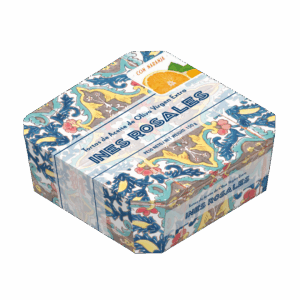 estuche azulejo con tortas de aceite con naranja de Inés Rosales